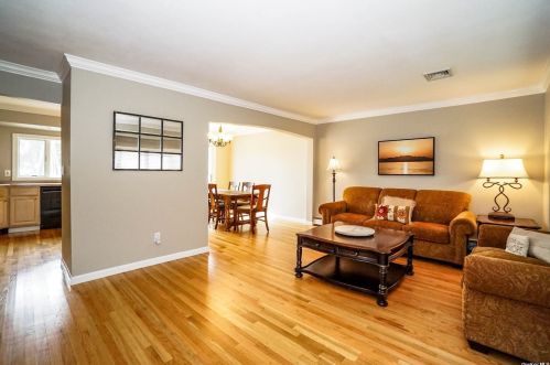 34 Cottonwood Dr, Commack NY 11725-2421 exterior