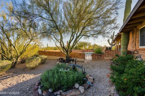 4150 La Cadena, Tucson AZ 85718-6148 exterior