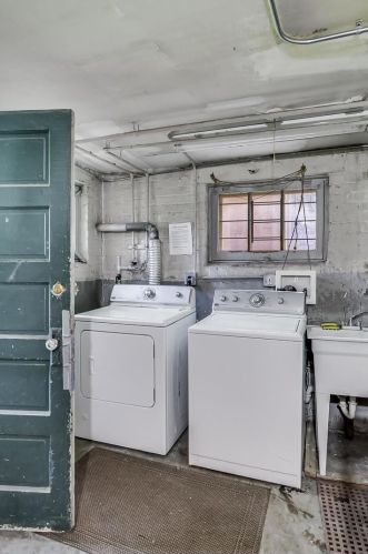 2836 Lunt Ave, Chicago IL 60645-2917 exterior