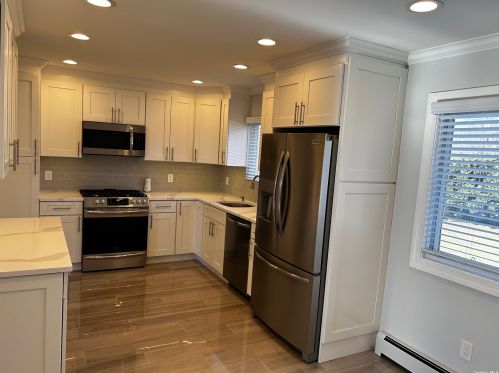 27 Marilyn Ct, Babylon NY  11704-7914 exterior