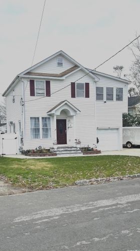 39 Neck Ct, Babylon, NY 11704-7506