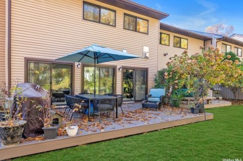 45 Northgate Cres, Huntington Station NY  11747-3028 exterior