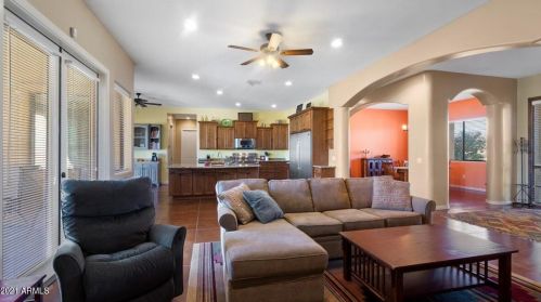 37243 19 Ave, Phoenix AZ 85086-9154 exterior