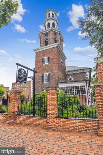 5823 Monticello Rd, Alexandria VA 22303-1302 exterior