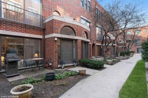 2520 Sheffield Ave, Chicago IL  60614-2217 exterior