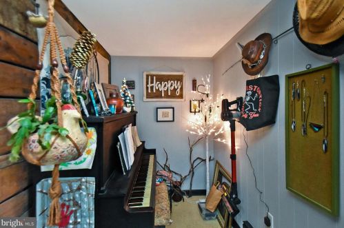 7757 Center St, Slatington PA 18080-3435 exterior