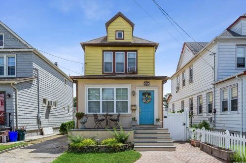 206 Mineola Ave, Valley Stream, NY 11580-6036