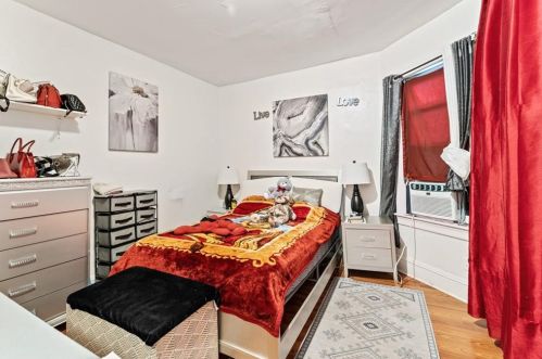 91 Peace St, Providence RI 02907-1550 exterior