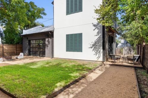 2106 14 St, Austin TX 78702-1304 exterior