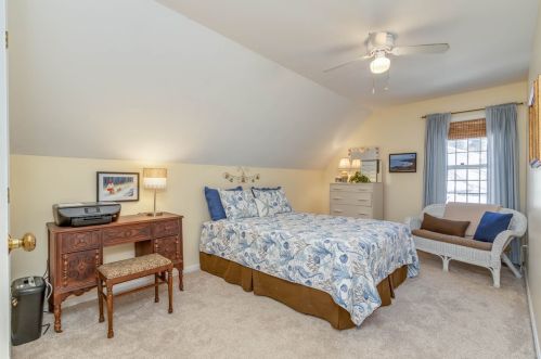 4 Hampshire Dr, Concord NH 03301-5914 exterior