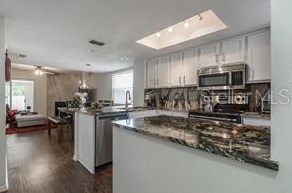 8532 J R Manor Dr, Tampa FL  33634-1053 exterior