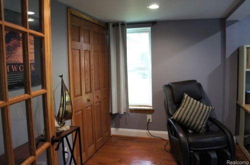 3322 Emmons Ave, Rochester MI 48307-5515 exterior