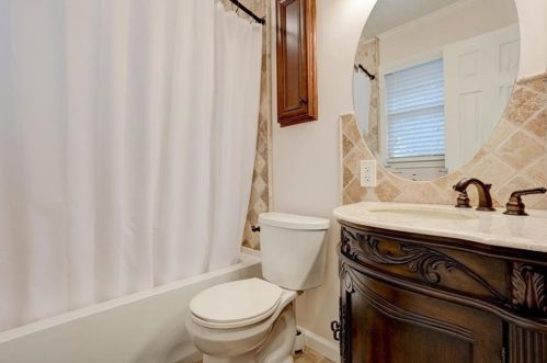 2476 Jefferson Ter, Atlanta GA  30344-2743 exterior