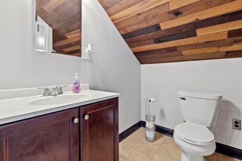 1015 76, Milwaukee WI 53214-3031 exterior