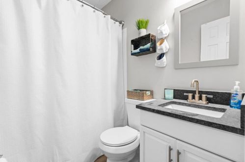 955 Lake Dr, Lithonia GA  30039-5747 exterior