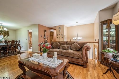 2087 Prospect Ave, Scotch Plains NJ 07076-1203 exterior