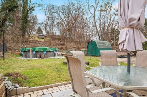 222 Meadowdell Dr, Pittsburgh PA  15227-4018 exterior