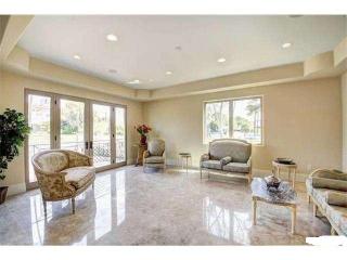 1101 Bundy Dr, Los Angeles CA  90049-1512 exterior