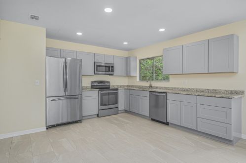 255 Bridgeport Dr, Fort Pierce FL  34953-7112 exterior