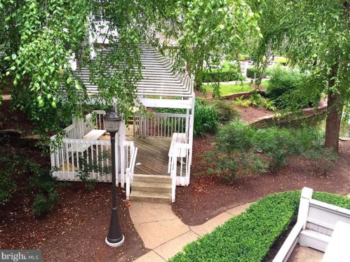 5705 Chapman Mill Dr, Rockville MD 20852-5538 exterior