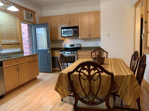 415 Surf St, Chicago IL 60657-6106 exterior