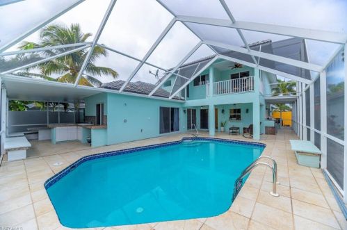 1145 Jardin Dr, Naples FL 34104-6616 exterior