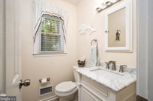 10 Blue Rdg Dr, Trenton NJ 08638-1214 exterior