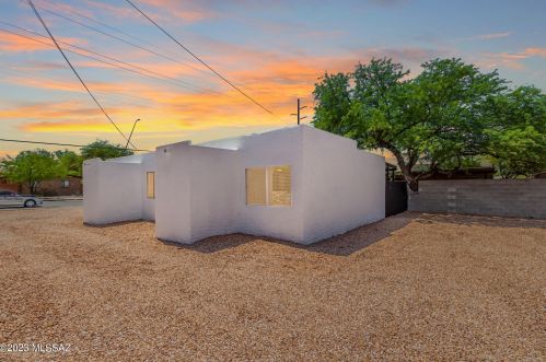 915 Glenn St, Tucson, AZ 85705-4022