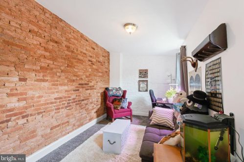 10 Locust St, Lancaster PA  17602-3608 exterior