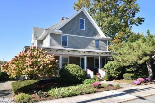 75 Fort Ave, Providence, RI 02905-3611