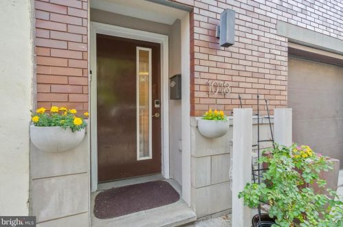 1018 Leithgow St, Philadelphia PA  19123-1421 exterior