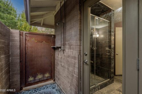 8051 14 Ave, Phoenix AZ 85023-2585 exterior