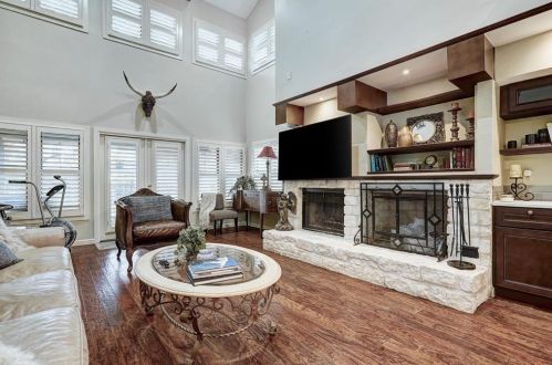 101 Eagle Dr, Austin TX  78738-1346 exterior