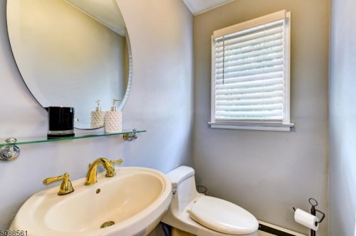 141 Hillside Ave, Bridgewater NJ  08807-1728 exterior