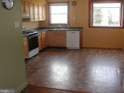 358 Krams Ave, Philadelphia PA  19128-4733 exterior