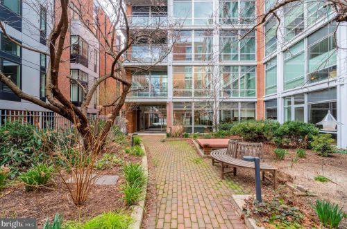 22 Front St, Philadelphia PA 19106-3354 exterior