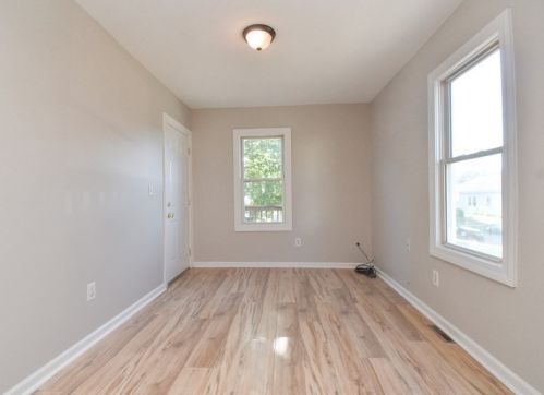 105 Lyons St, Springfield MA 01151-1610 exterior