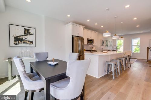 211 Douglas St, Washington DC  20002-1031 exterior