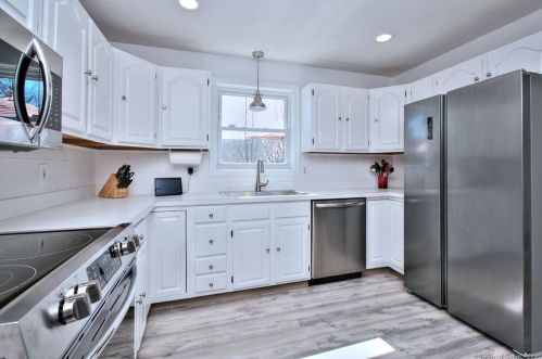 26 Bauer Pl, Westport CT 06880-4101 exterior