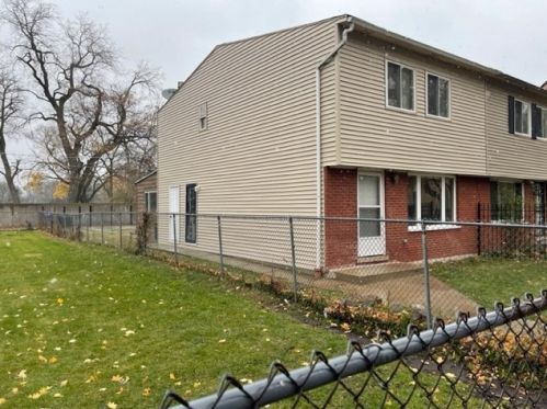 1210 69th St, Chicago, IL 60637-4706