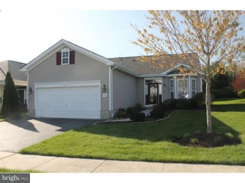 113 Chamber Ln, Columbus, NJ 08022-2379