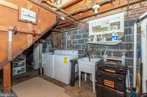 604 Forest Glen Rd, Silver Spring MD 20910-1122 exterior