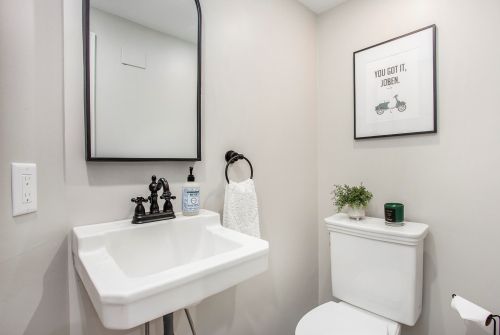 1541 Groton Rd, Grand Rapids MI 49506-4784 exterior