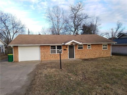 1905 Cambridge St, Springdale, AR 72762-6107