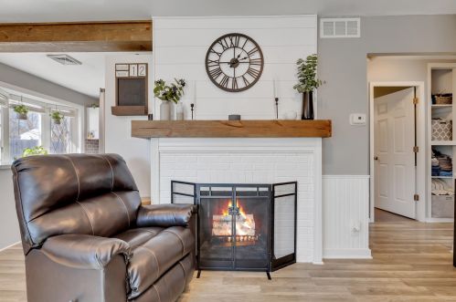 6252 Bennett Ave, Milwaukee WI  53219-4117 exterior