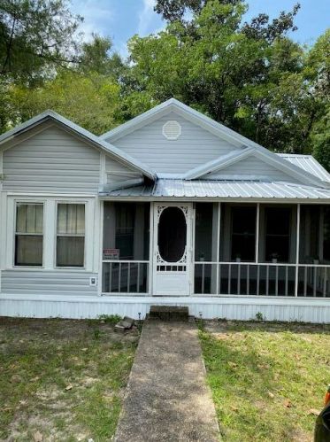 83 Live Oak Ave, Defuniak Springs FL  32435-2360 exterior