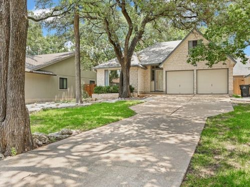 7423 Dallas Dr, Austin TX  78729-7768 exterior