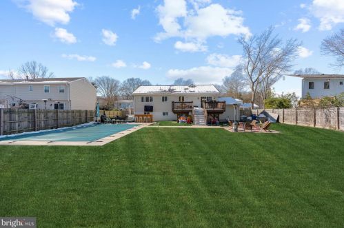 8213 Cooper St, Alexandria VA 22309-1052 exterior