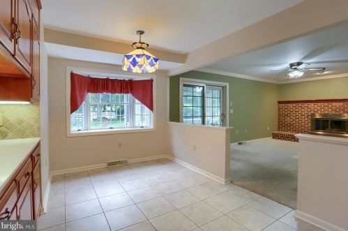 2005 Chapel Frg Dr, Lancaster PA 17601-1654 exterior