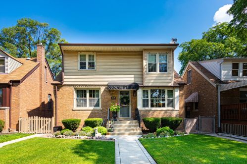 3604 116th St, Chicago, IL 60655-3672